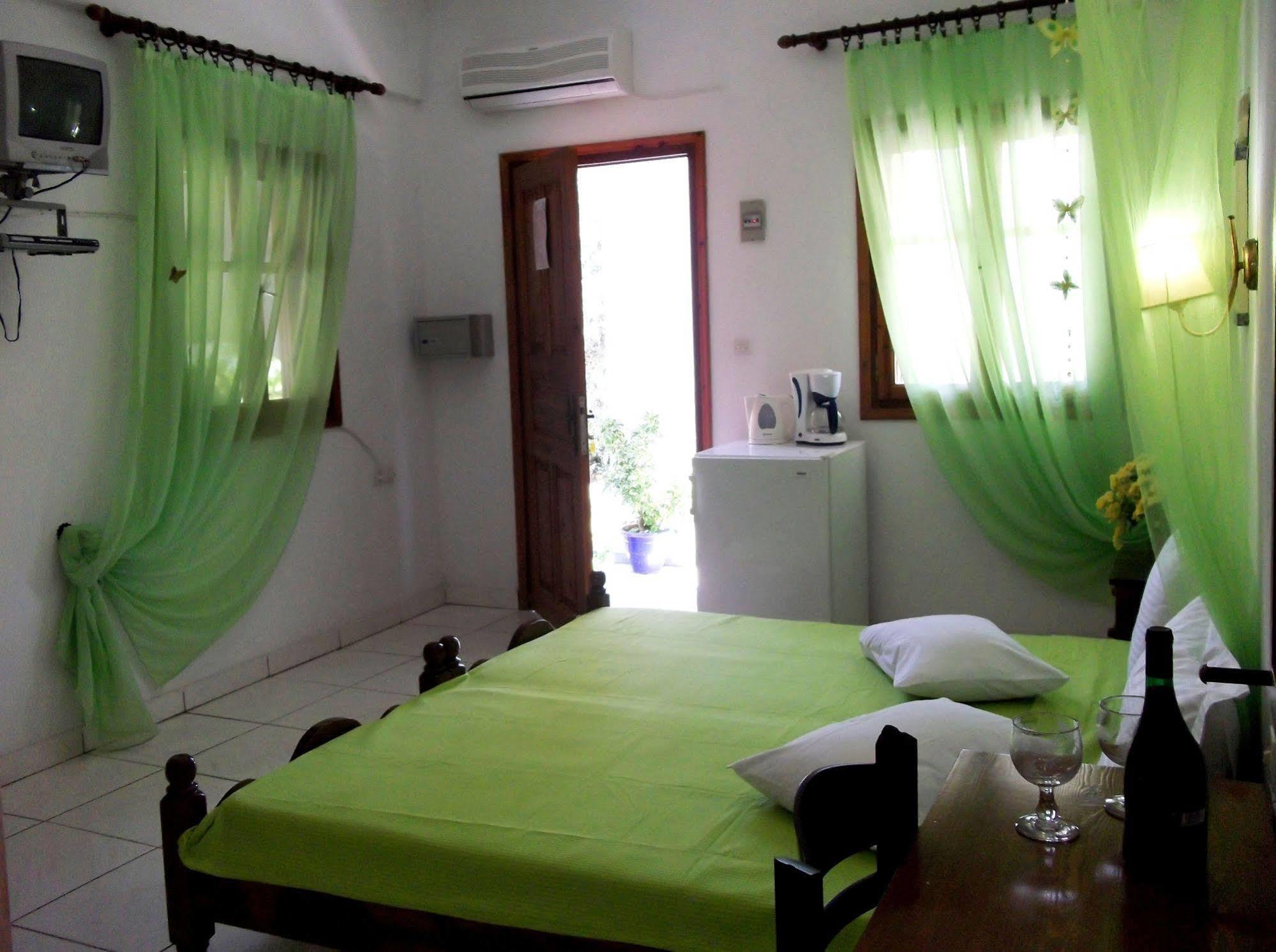 Artemis Bungalows Стафилос Экстерьер фото